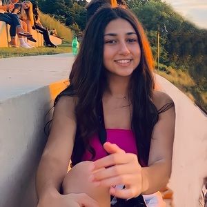 Meet your Posher, Lama